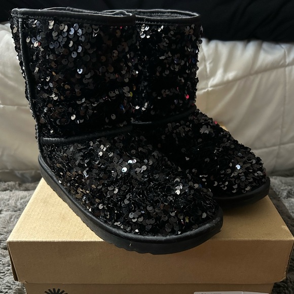 UGG Kids Classic short chunky sequin boots - Picture 6 of 13